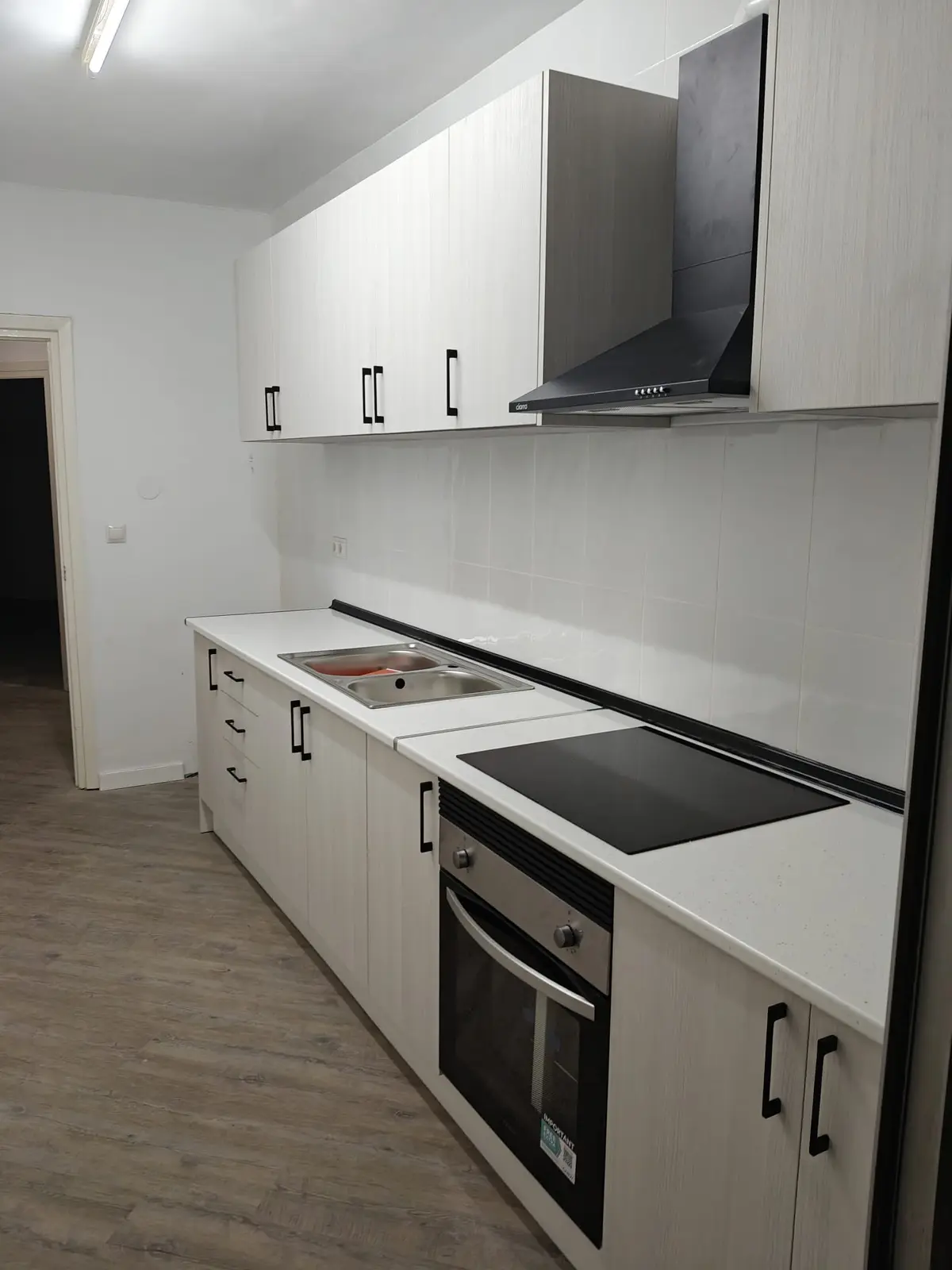 Cocina blanca encimera cuarzo