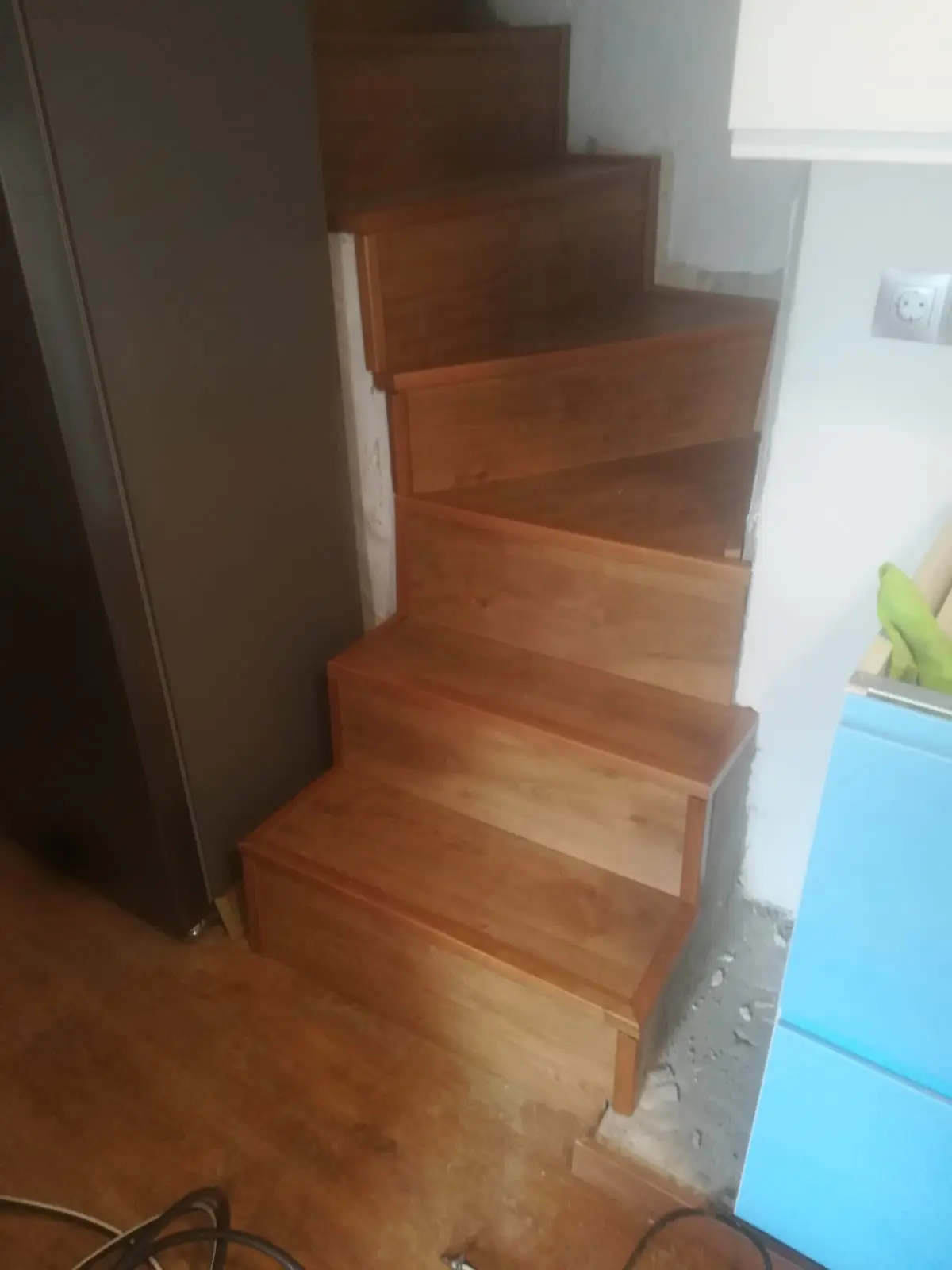 Escalera revestida en madera