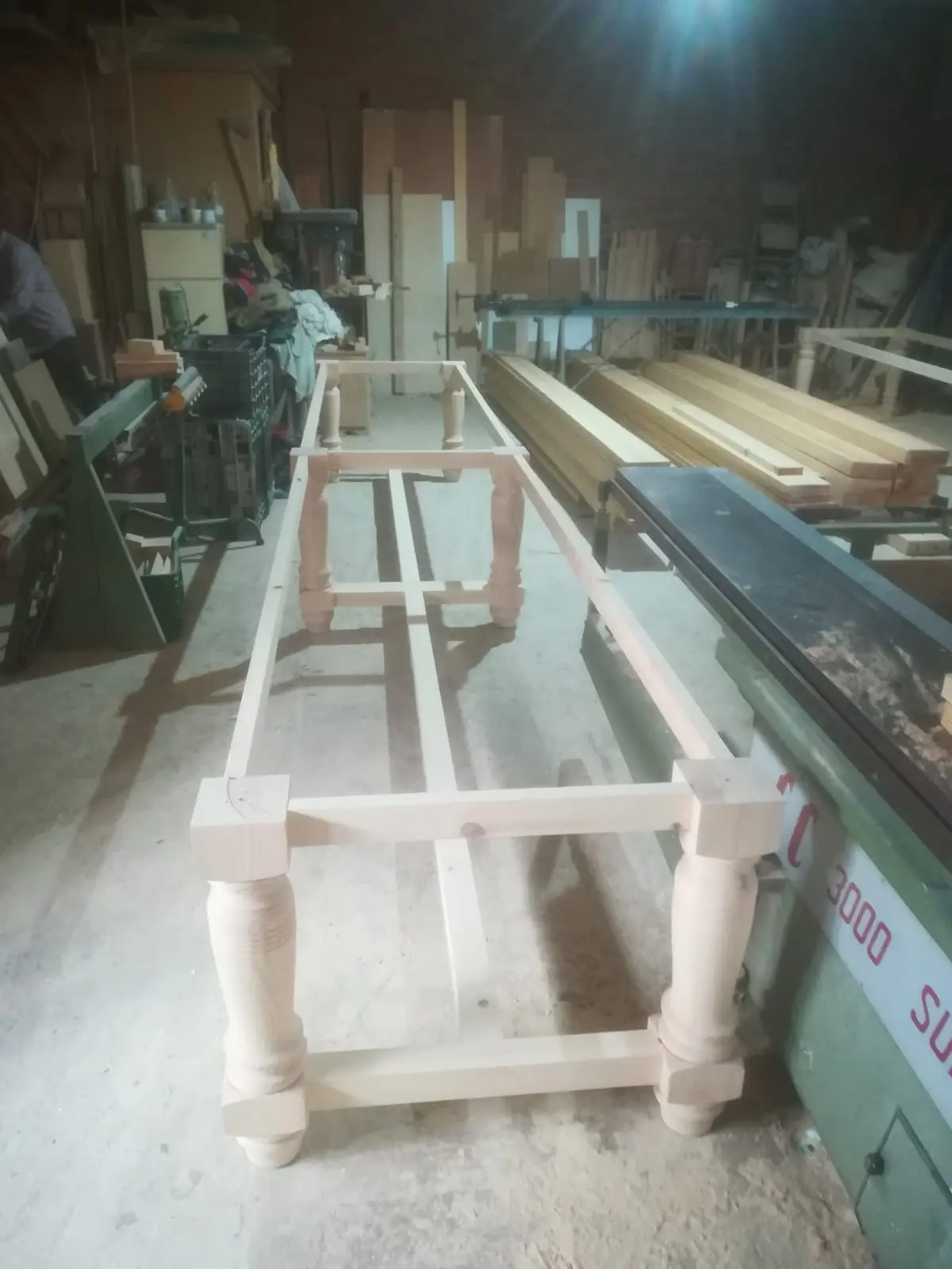 Bastidor mesa castellana en taller