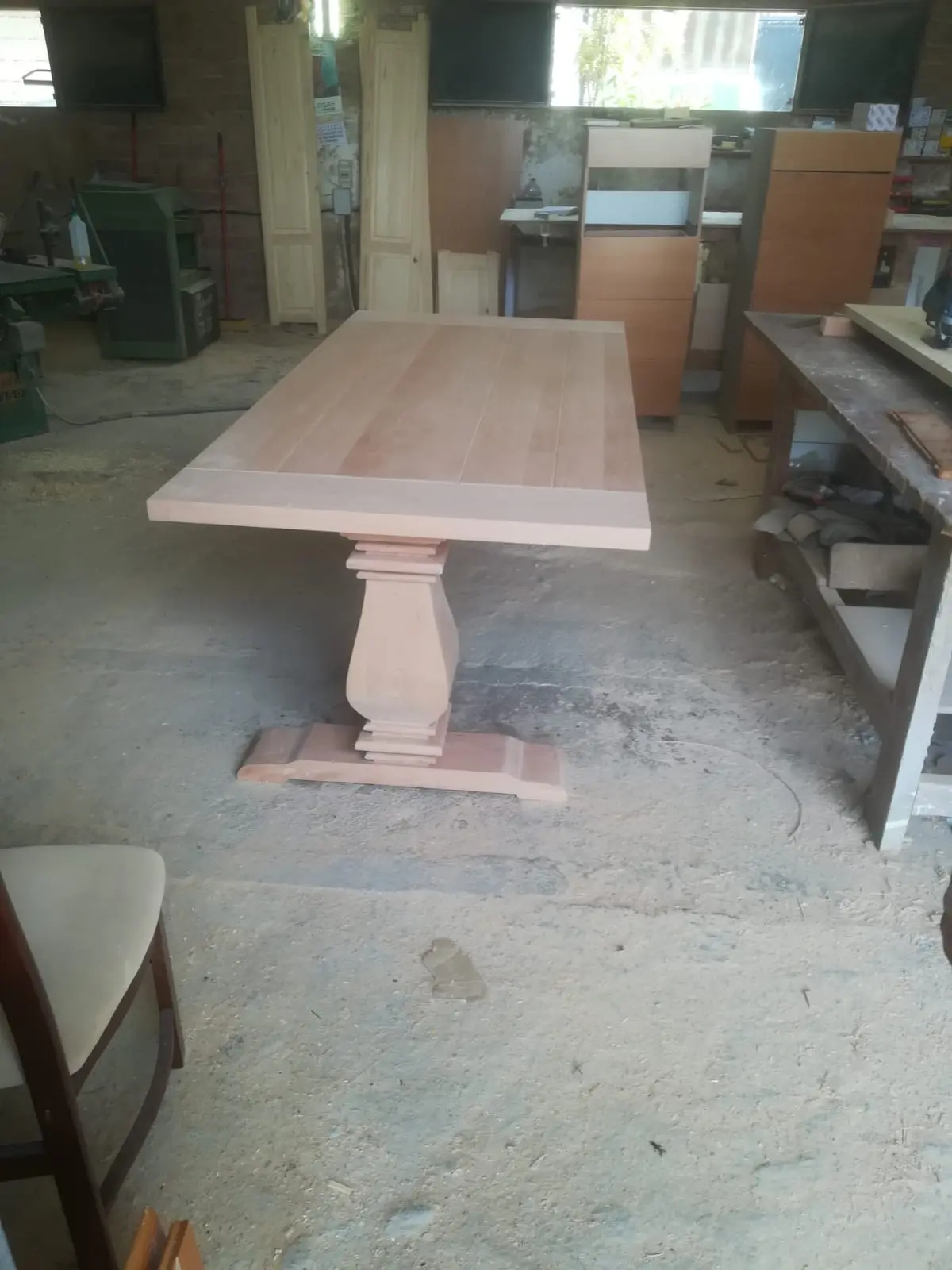 Mesa castellana pata trono