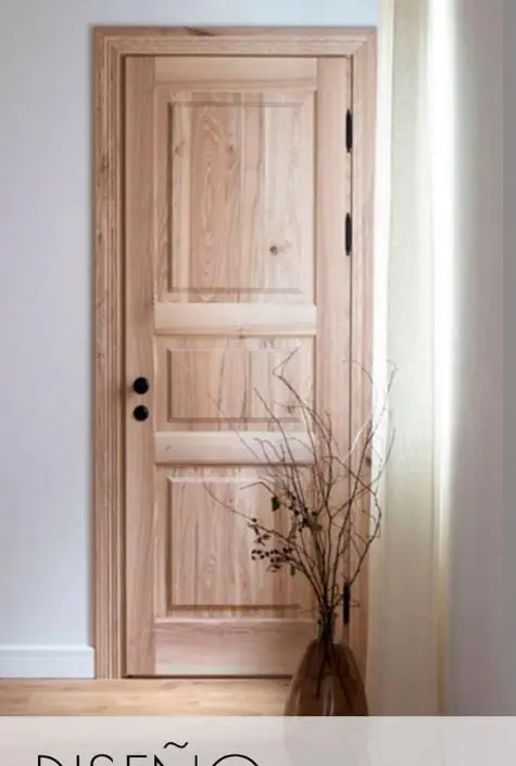 Puerta interior de cuarterones natural